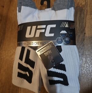 UFC Men’s Cushioned Crew Socks - White and Black